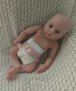 45cm Open Eyes Reborn Baby Dolls 5.61lbs Silicone Baby Dolls Can Drink Water&Pee