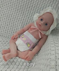 45cm Open Eyes Reborn Baby Dolls 5.61lbs Silicone Baby Dolls Can Drink Water&Pee