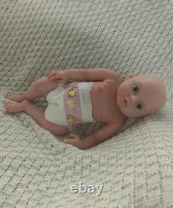 45cm Open Eyes Reborn Baby Dolls 5.61lbs Silicone Baby Dolls Can Drink Water&Pee
