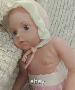 45cm Open Eyes Reborn Baby Dolls 5.61lbs Silicone Baby Dolls Can Drink Water&Pee