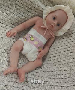 45cm Open Eyes Reborn Baby Dolls 5.61lbs Silicone Baby Dolls Can Drink Water&Pee