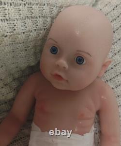 45cm Open Eyes Reborn Baby Dolls 5.61lbs Silicone Baby Dolls Can Drink Water&Pee