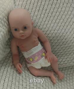 45cm Open Eyes Reborn Baby Dolls 5.61lbs Silicone Baby Dolls Can Drink Water&Pee