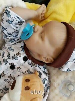 Reborn BABY 16 In takes a baby pacifier