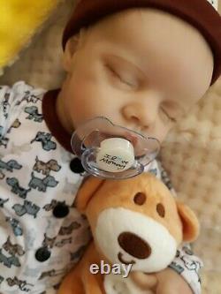 Reborn BABY 16 In takes a baby pacifier